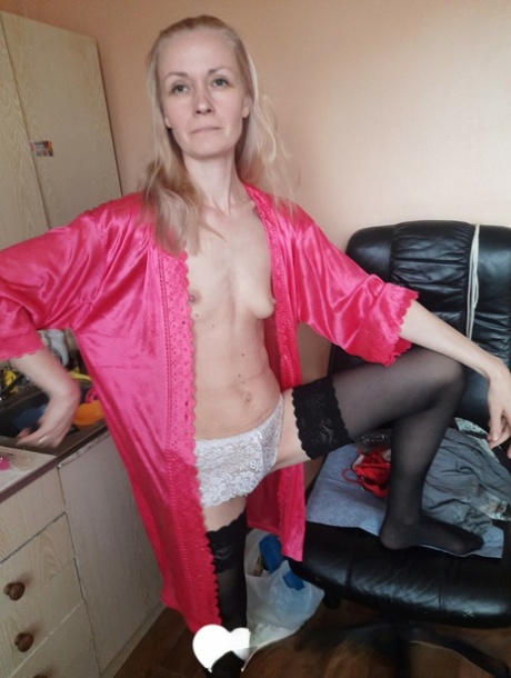 chuda, owłosiona blondynka xxx za darmo zdjęcie