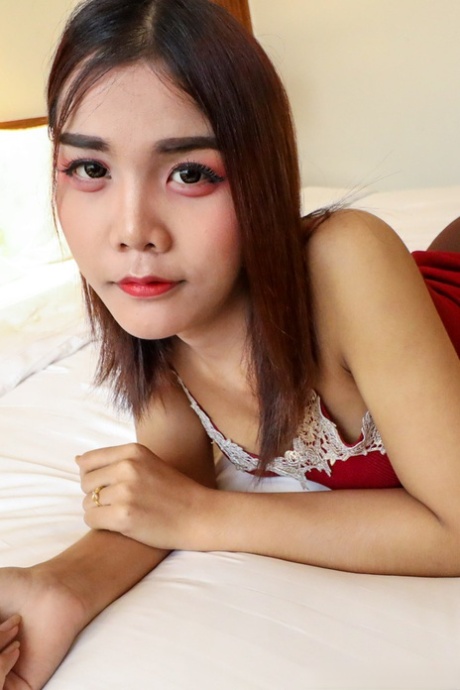 piccola ladyboy esclusiva hd fotografie