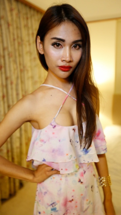 mager ladyboy bästa sex foto