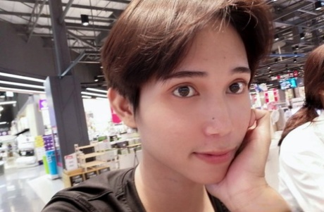 piccola ladyboy porno di nudi foto