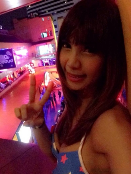 tenåring ladyboy pornografisk perfekt foto