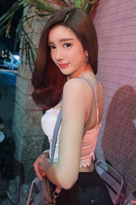 shemale outdoor nudes picture