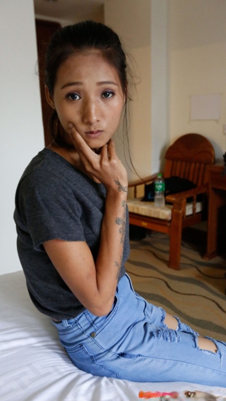ストッキングを広げる セクシーxxx 写真