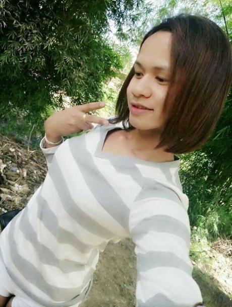 piccola ladyboy nudi sexy immagini