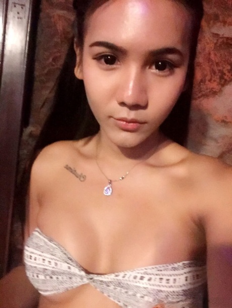 jolie ladyboy exclusivité érotique img