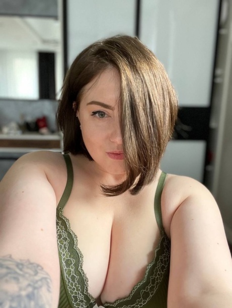chubby short hair free porn photo