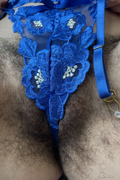 chatte très poilue assez chaud photos