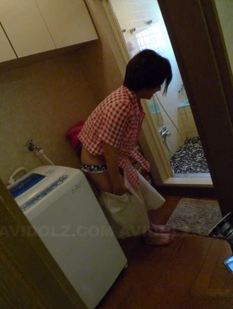 asian housewife free nude photo