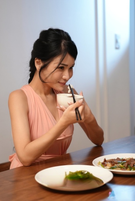 femme au foyer asiatique nu xxx image