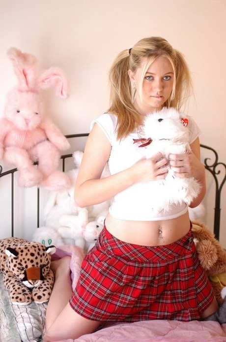 schoolgirl skirt free nude photo