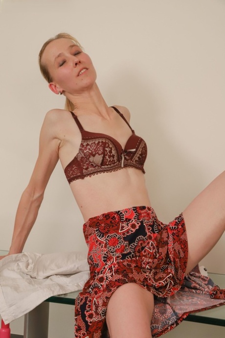 skinny blonde milf art naked img