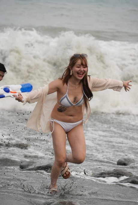 asiatisk bikini eksklusiv perfekt billeder