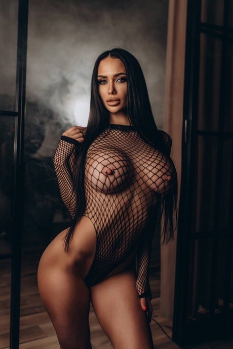 巨乳の乳首 無料xxx 画像