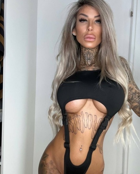 巨乳タトゥー セクシーxxx 画像