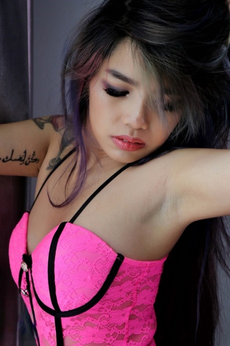 tatuaje asiático desnudos de alta calidad foto