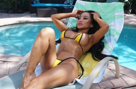 latina bikini hd heet foto