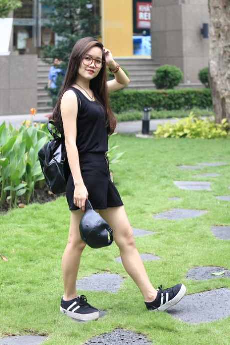 asiatisches Kleid kostenlose nackt archiv