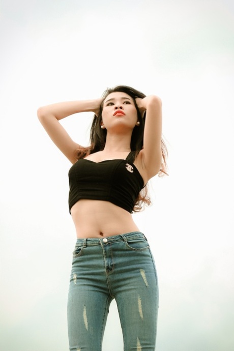 jeans asiatici caldo nudo immagini