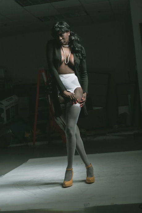 ebony high heels beautiful nude img