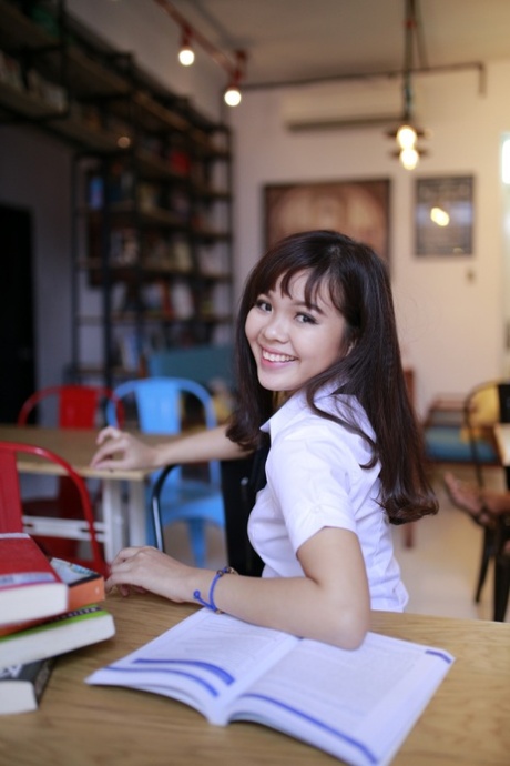 asiatisk skolflicka het vacker bild