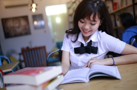 asiatisk skolejente hd naken img