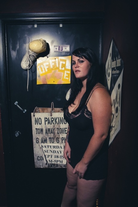tyk brunette xxx galleri