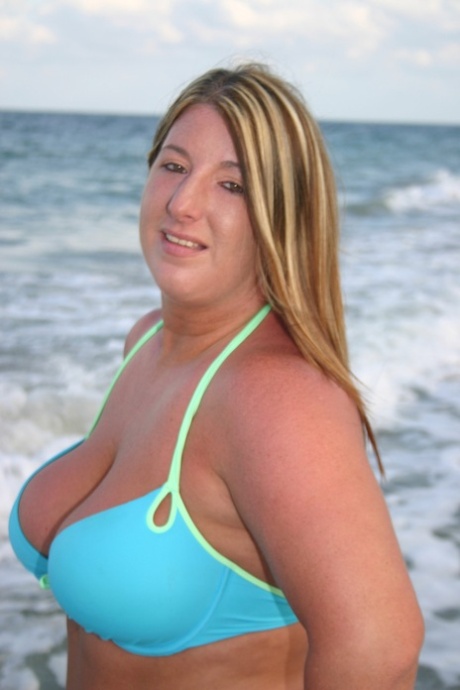 chubby outdoor hot naked pics