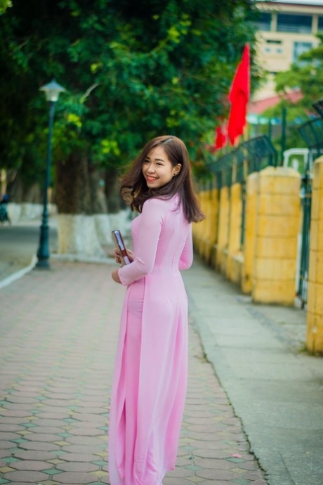 亚洲服饰 性感裸體 畫廊