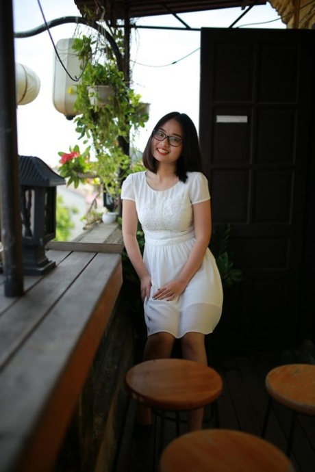 亚洲服饰 裸體 畫廊