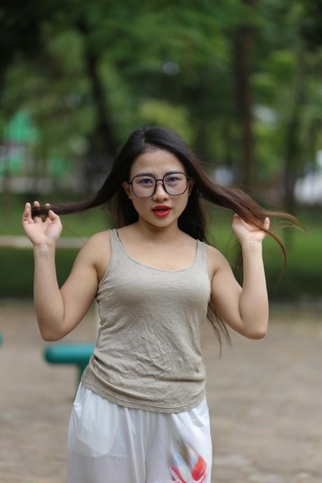 asiatiske briller naken sex bilde