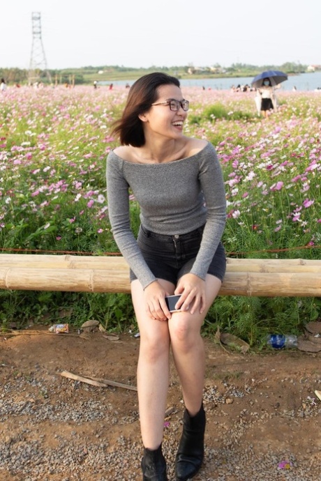 亚洲户外 熱辣裸體 圖片
