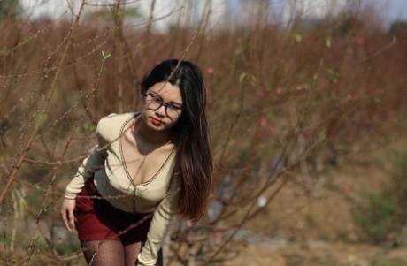 asiática al aire libre porno erótico foto