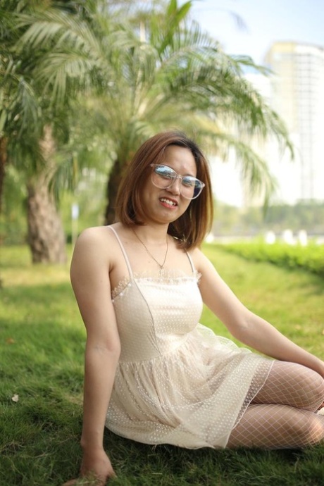 亚洲眼镜 美麗的色情 圖片