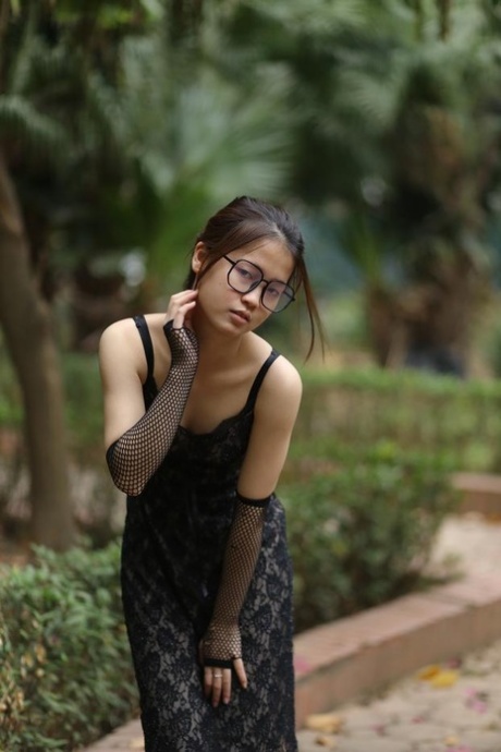 书呆子青少年 裸體 影像