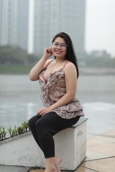 curvy asian free pic