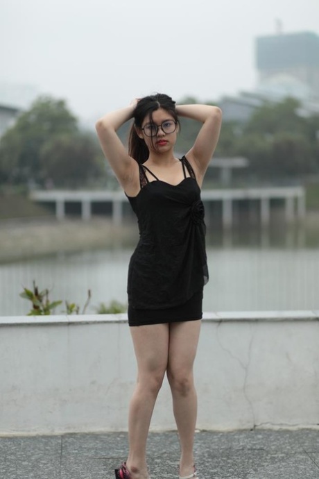 asiatisch im Freien nackt porno foto