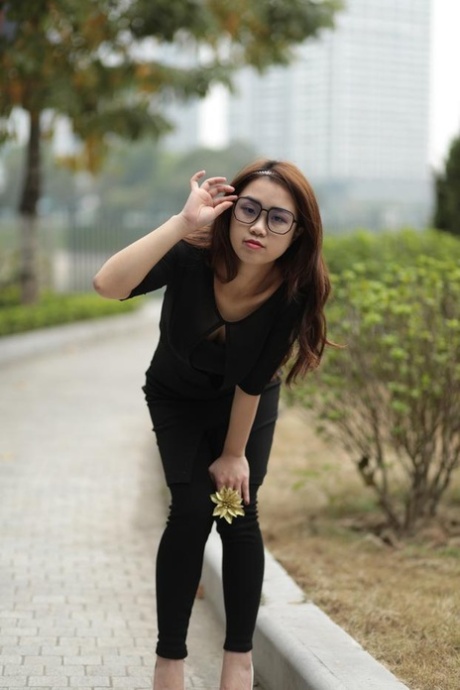 redhead glasses nudes pictures
