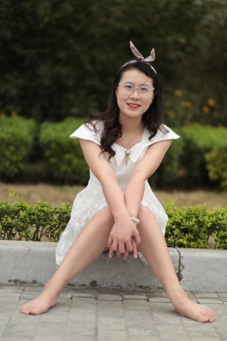 asiatiska glasögon vacker pornografisk gallerier
