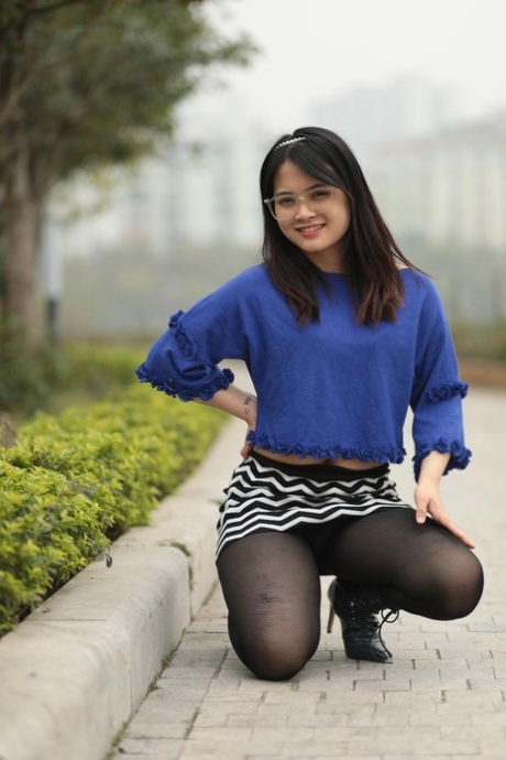 asian pantyhose hot pics