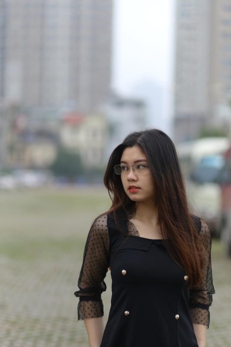 アジアのドレス セクシー裸 写真