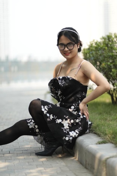 asiatische Brille nackt erotische foto