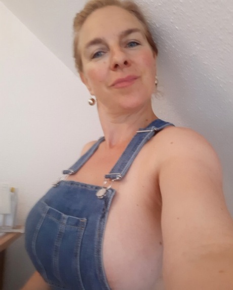 szerokie biodra, grube uda bez pornografii obraz