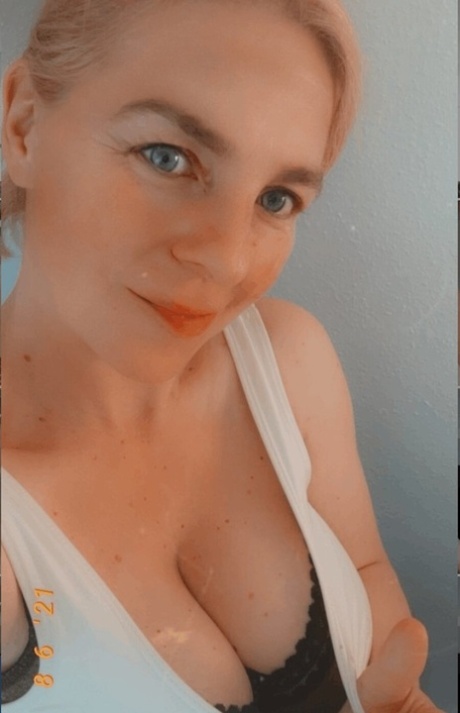 blusa de abajo porno desnudo archivo