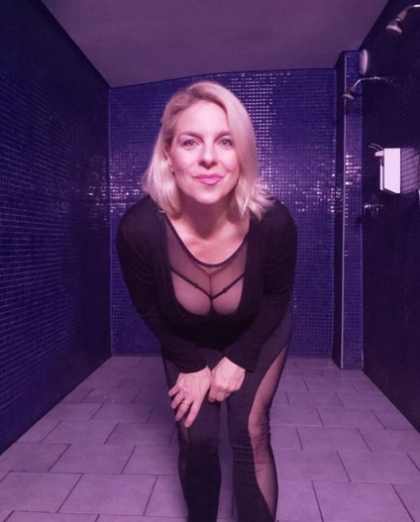 chubby short hair free sex image