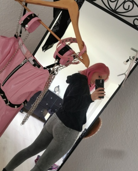pink hair free sex gallery