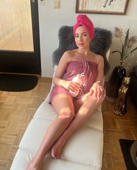 rosa hår naken pornografisk bild
