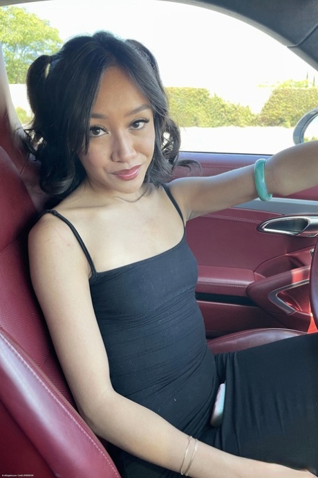 巨乳の妻 ホットセックス 画像