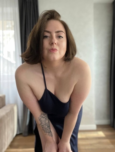 kurvige Brünette heiße xxx fotos