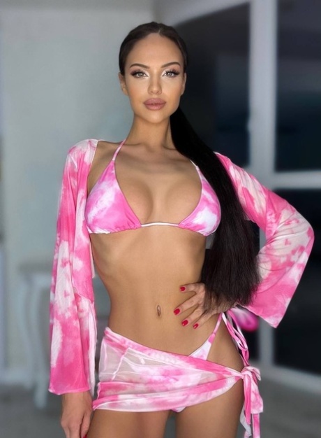 bikinimodel xxx top pic