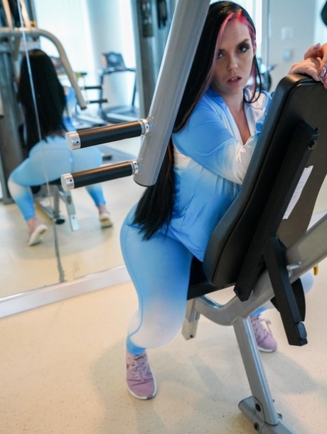 gym art nude gallery